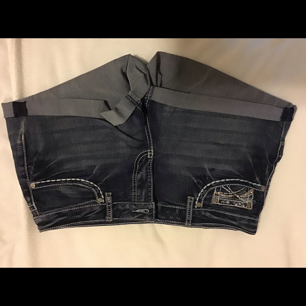 Shorts embellished